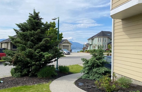 Southwest Mission House | Lakeview 2-bedroom private suite with AC, WiFi in wonderful Kelowna