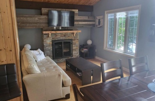 Val-des-Bois Ski Chalet | Lakeview cottage