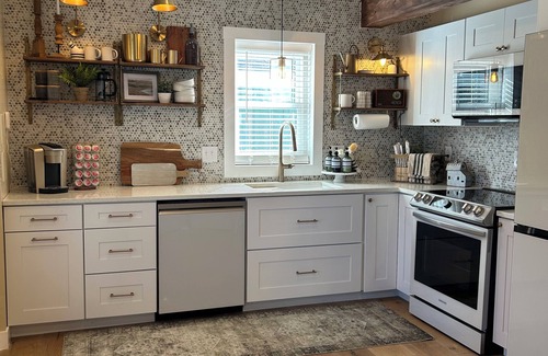 Howard Cottage | Lakeview Couples Get-Away