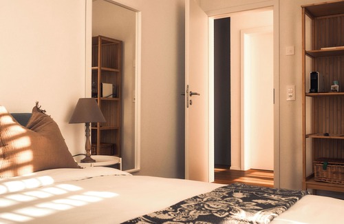 Chatillon Bed & Breakfast | Lakeview Guesthouse with Two Bedrooms & Private Bathroom