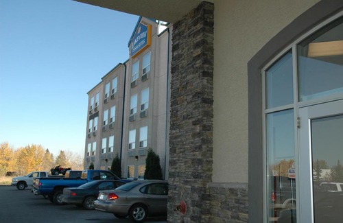 Fort Saskatchewan Hotel | Lakeview Inns & Suites - Fort Saskatchewan