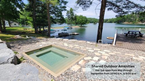Mayfield House | Lakeview King Suite-Arbutus-Boat Docks