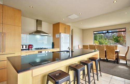 Queenstown House | Lakeview Lodge with Stunning Views