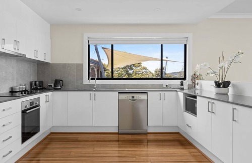 Speers Point House | Lakeview Oasis on The Esplanade