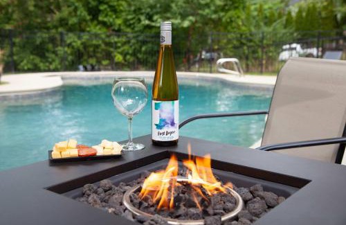 South Main Street House | Lakeview on Main Pool Fire Pit and Walkable