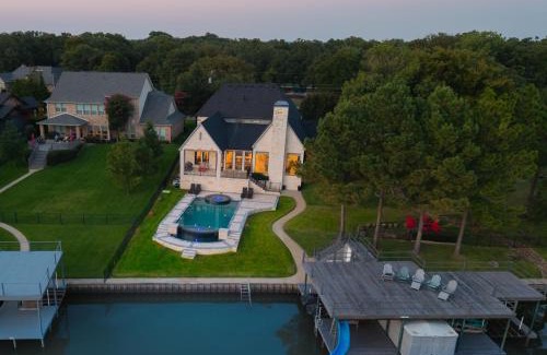 Star Harbor Villa | Lakeview Private Pool Hot Tub 6BR Sleeps 20 near Dallas