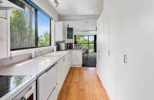 Kawaha Point House | Lakeview Retreat Holiday House