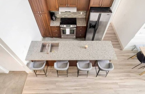 Harrison Hot Springs Apartment | Lakeview Splendor- 7-BR Penthouse Bliss Rooftop