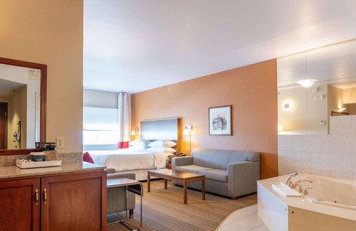 Winnipeg Hotel | Lakeview Signature, Trademark Collection by Wyndham