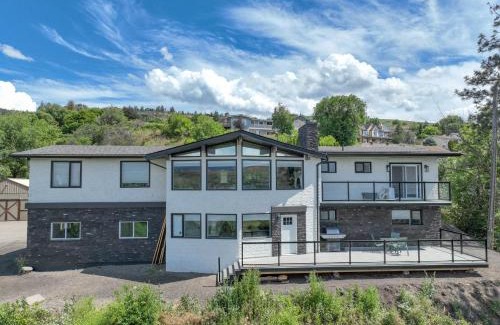 Vernon House | Lakeviews, big yard/deck, minutes to Silver Star/Golf/Wineries.