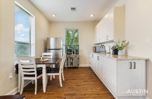 Hughes Park Lake House | Lakeway - Cedar St #B
