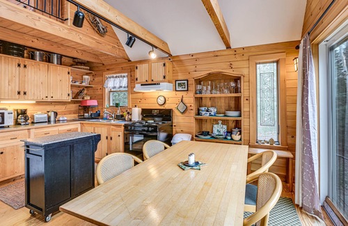 Lamoine Cabin | Lamoine Cabin w/Deck ~ 16 Mi to Acadia Nat’l Park