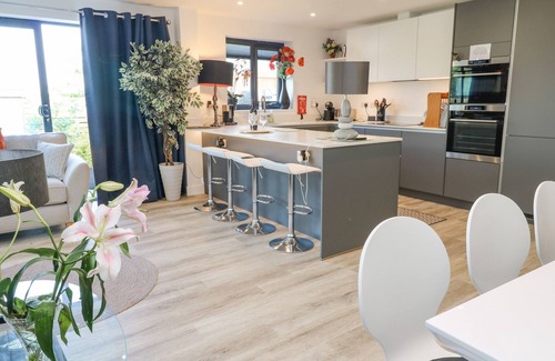 Praa Sands Cottage | LAMORNA, pet friendly, country holiday cottage in Praa Sands