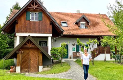 Straden Apartment | Landhaus Bender Ferienwohnung mit Terrasse und Garten