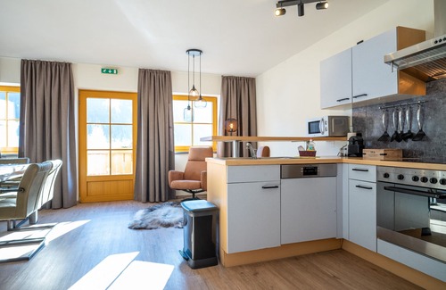Kaprun Apartment | Landhaus Lodges Kaprun - Alois, infinity pool & garden