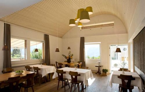 Almens Hotel | Landhus Almens