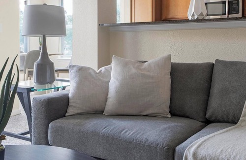 Sweetbriar Apartment | Landing | Amazing 1BD, Gym, Pool