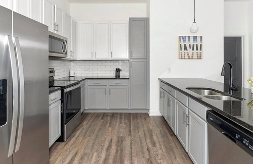 San Marco Apartment | Landing | Amazing 2BD, Pool, Gym