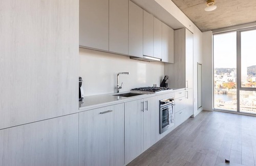 Buckman Neighborhood Apartment | Landing at 5 MLK - 2 Bedrooms in Southeast Portland