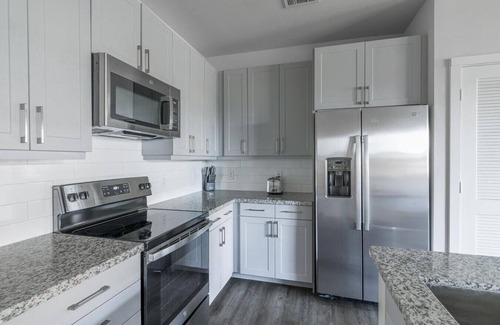 Spring Branch East Apartment | Landing at Bellrock Memorial - 1 Bedroom in Northwest Houston