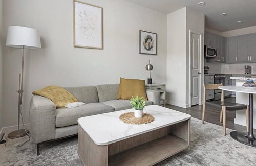 Spring Branch East Apartment | Landing at Bellrock Memorial - 1 Bedroom in Nor.
