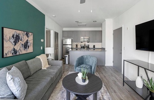 Green Hills Apartment | Landing at The Metropolitan - 1 Bedroom in Nash.