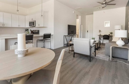 Oro Valley Apartment | Landing | Beautiful 2BD, Pool