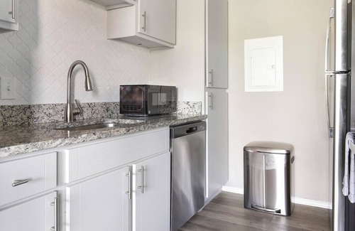 Royal Ridge Apartment | Landing | Chic 1BD, Clubhouse, Pool