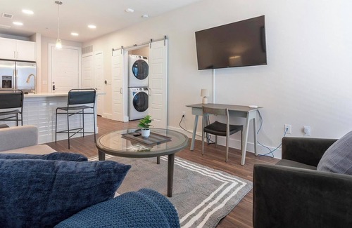 Wetmore Apartment | Landing | Chic 1BD, Clubhouse, Gym