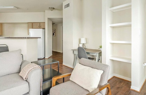 Southbelt/Ellington Apartment | Landing | Chic 2BD, Game Room, Clubhouse