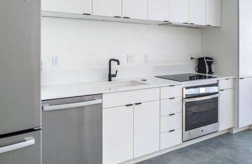 Sugar House Apartment | Landing | Chic Studio, Rooftop Lounge, Gym