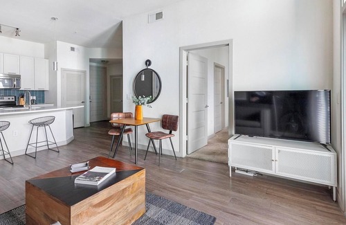 Downtown San Antonio Apartment | Landing | Incredible 1BD, Gym, Pool