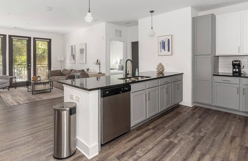 San Marco Apartment | Landing | Spectacular 2BD, Gym, Pool