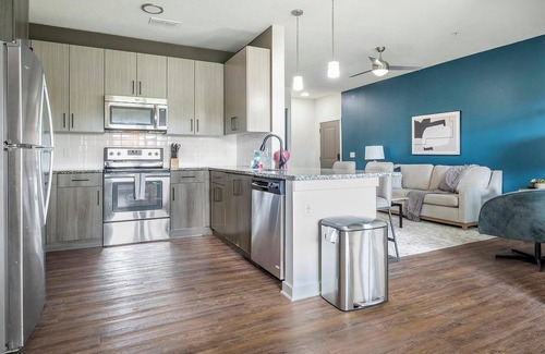 Tropic Apartment | Landing | Spectacular 2BD, Courtyard, Pool