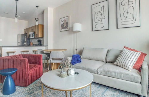 Kensington Apartment | Landing | Stunning 1BD, Clubhouse, Rooftop Lounge