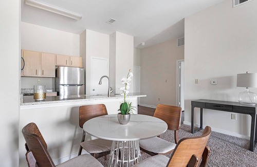 New Pathways Apartment | Landing | Stunning 1BD, Gym, Pool