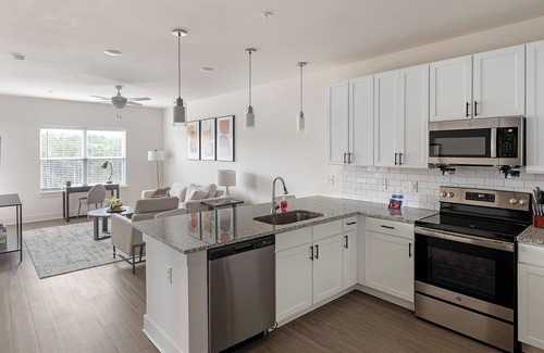 Athens Apartment | Landing | Stunning 1BD, Gym, Pool