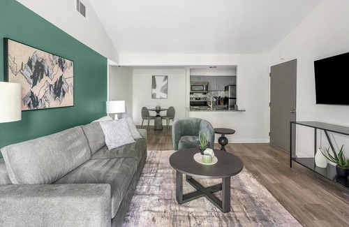 Green Hills Apartment | Landing | Stunning 1BD, Pool, Courtyard