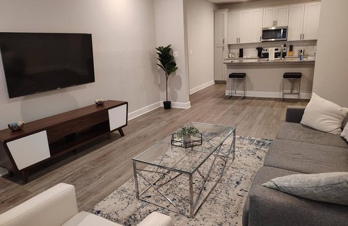 Newberry Apartment | Landing | Stunning 2BD, Pool, Gym
