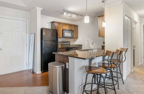 Conestee Apartment | Landing | Stunning 2BD, Pool, Courtyard