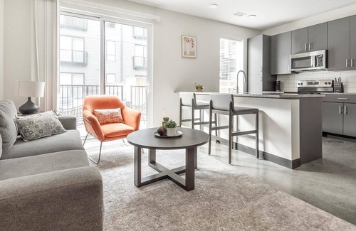 Downtown St. Louis Apartment | Landing | Stylish 1BD, Courtyard, Gym