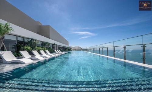 Hang Xanh Apartment | Landmark 81 - Sunny Apartment