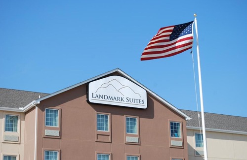 Williston Hotel | Landmark Suites - Williston