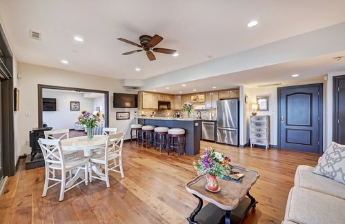 Mayhew House | Landover Lodge by AvantStay | Waterfront + Dock