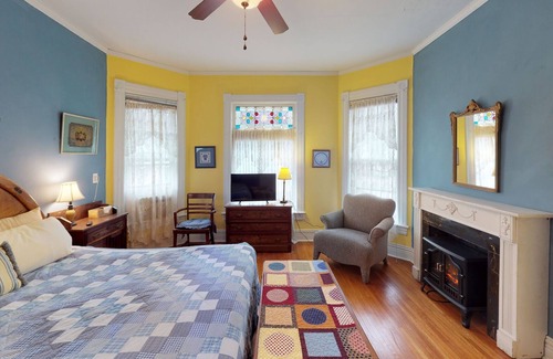 Nelsonville Bed & Breakfast | Lane Room in Historic Primrose Bed & Breakfast in downtown Nelsonville!