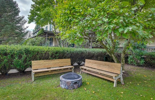 Lanesville House | Lanesville Home with Pool Table, Bar and Deck!