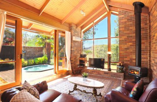 Yarra Junction Cabin | Langbrook Farm