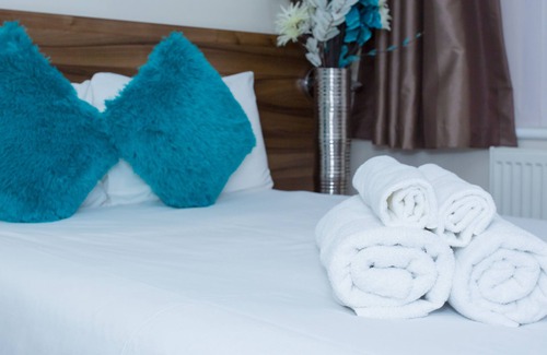 Langley Marish House | Langley Guest House