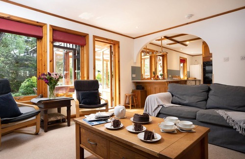 Nethy Bridge House | Langrick - a bungalow that sleeps 10 guests in 5 bedrooms