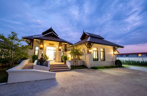 Mae Hia Villa | Lanna Kamin Pool Villa Airport